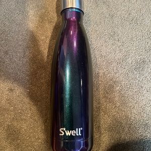 17oz swell water bottle. Barely used